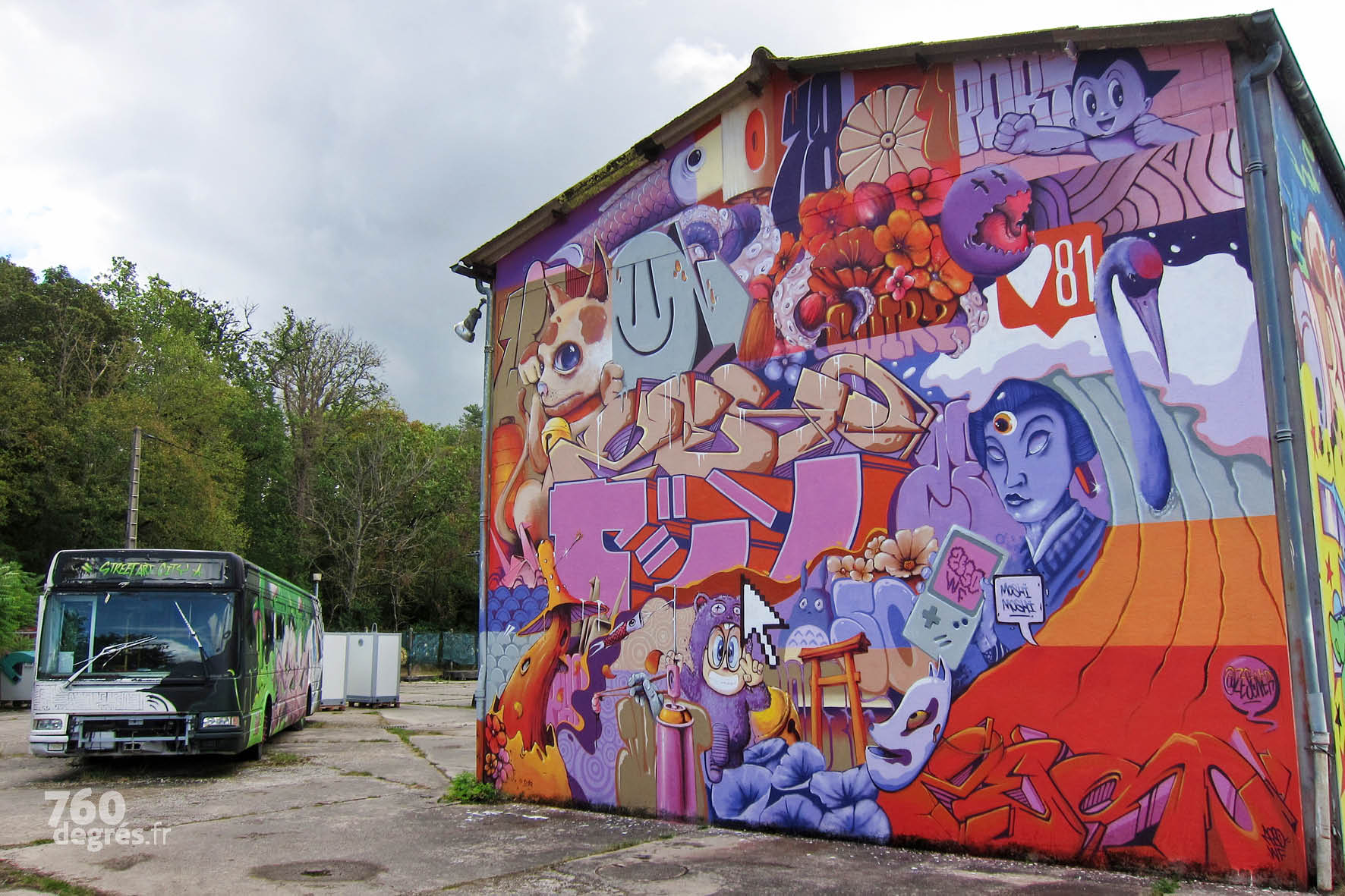 ZESO (France) - Dans cette œuvre de pur graffiti, Zeso, artiste emblématique de Street Art City enchevêtre une foule de détails pour y créer un univers qui fait sens.